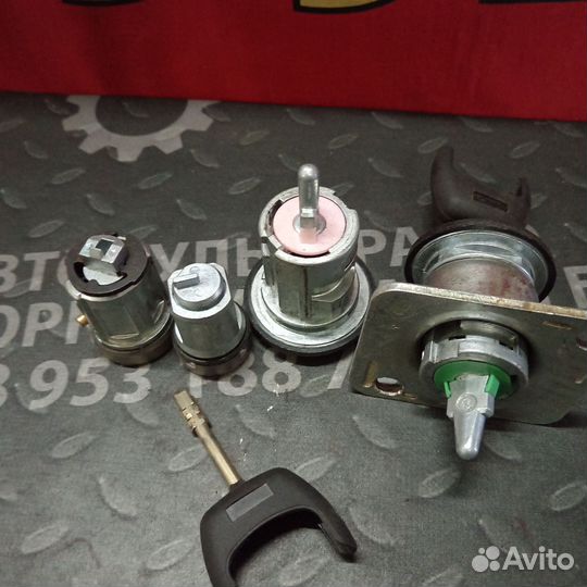 Комплект личинок Ford Transit