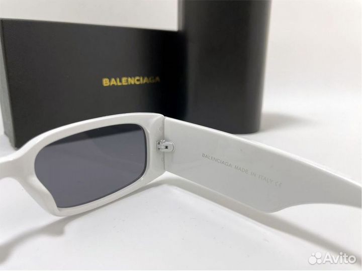Солнечные очки Balenciaga
