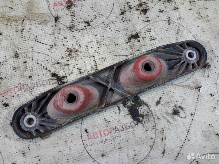 Кронштейн глушителя Volkswagen Golf 5