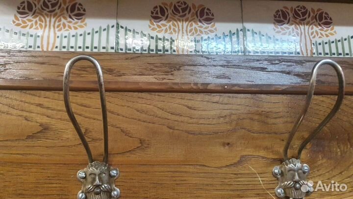 Вешалка настенная в прихожую