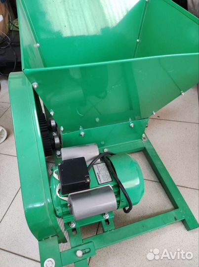 Дробилка для винограда электрическая, 30л. Бункер