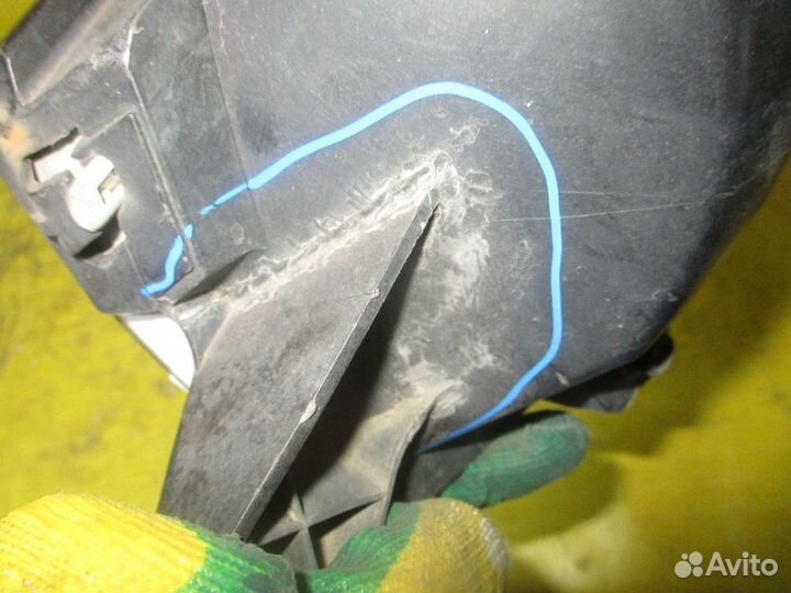 Фара противотуманная правая Toyota Isis ANM10G