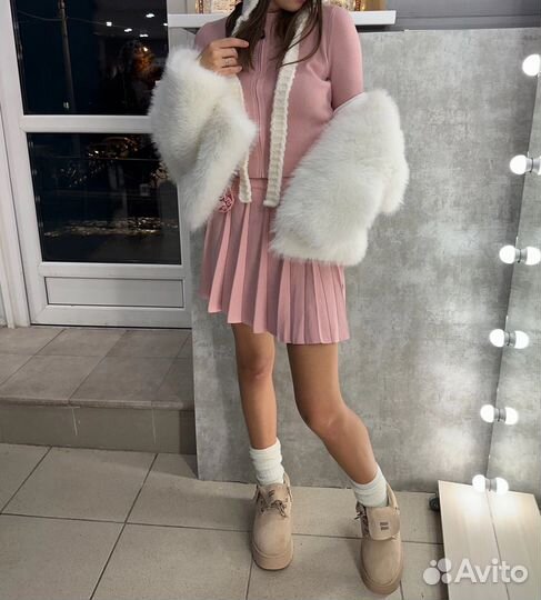 Шубка, костюм, угги и шапка