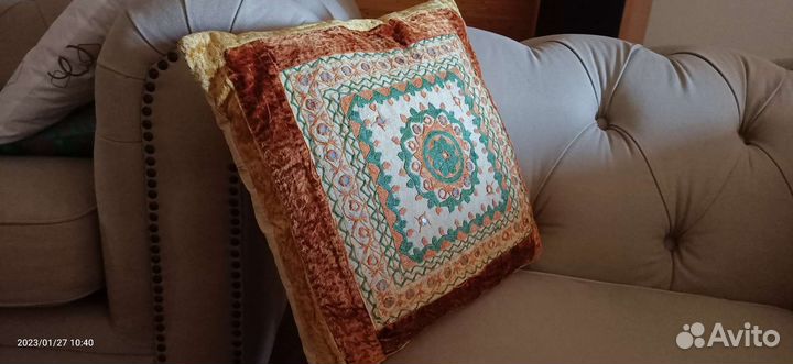 Декоративные подушки с вышивкой
