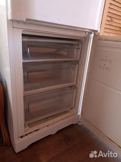 Холодильник Hotpoint Ariston бу