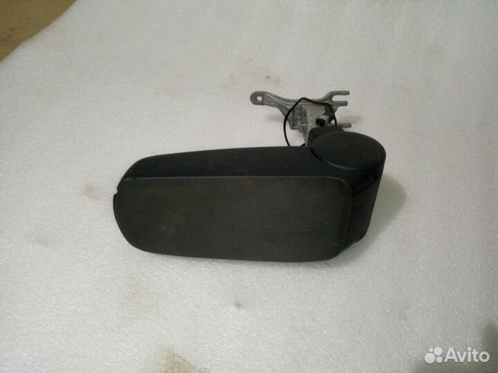 Подлокотник Ауди A4 8E
