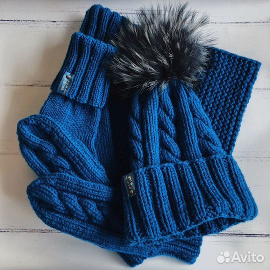 Вязаная шапка, снуд, варежки, носки