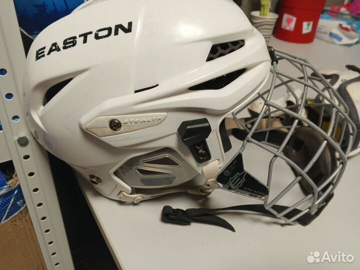 Хоккейный шлем