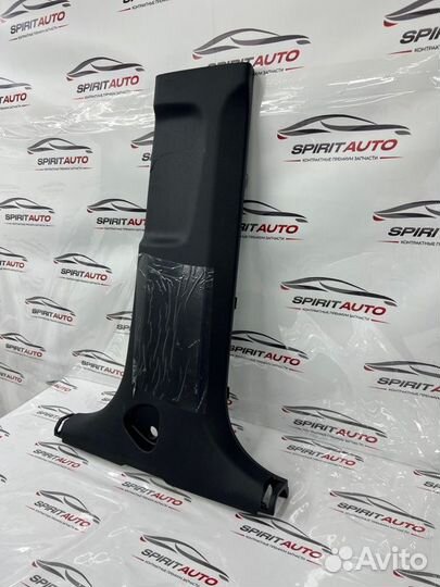 Накладка на стойку кузова правая Kia Sorento 4