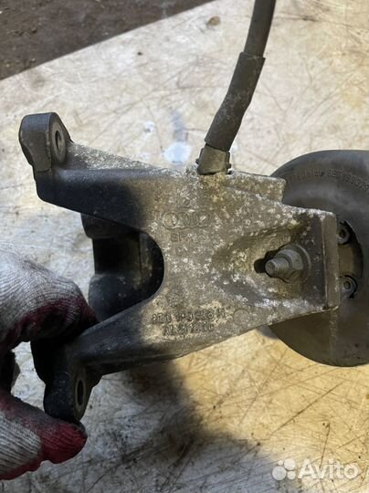 Кронштейн двигателя левый 8E0199307E