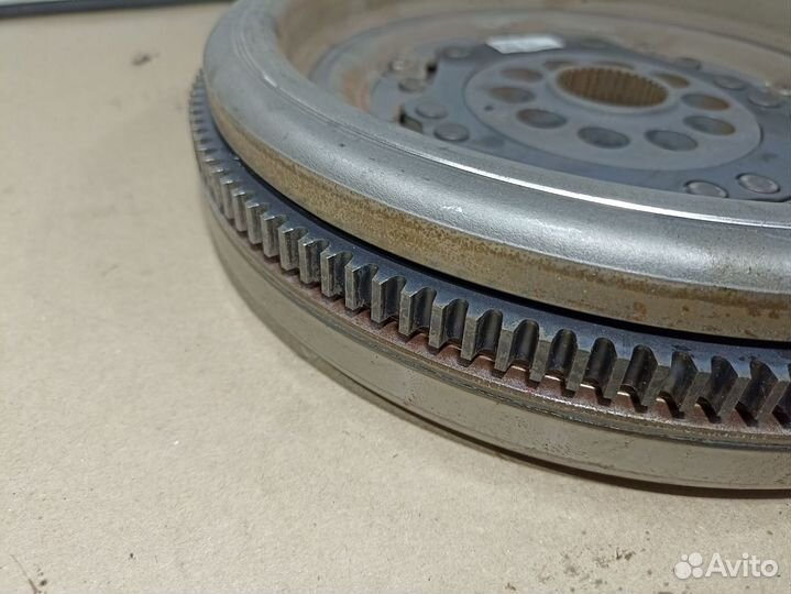 Маховик двухмассовый Passat B6 Пассат Б6 Volkswage