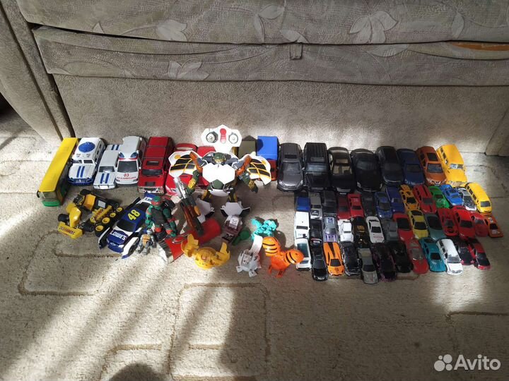 Большие машинки, машинки 1/64 и игрушки пакетом