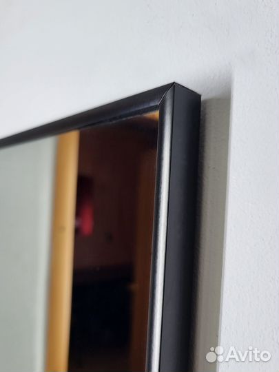 Зеркало в алюминиевой тёмной раме