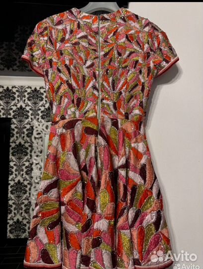 Платье нарядное женское размер S фирма Mash