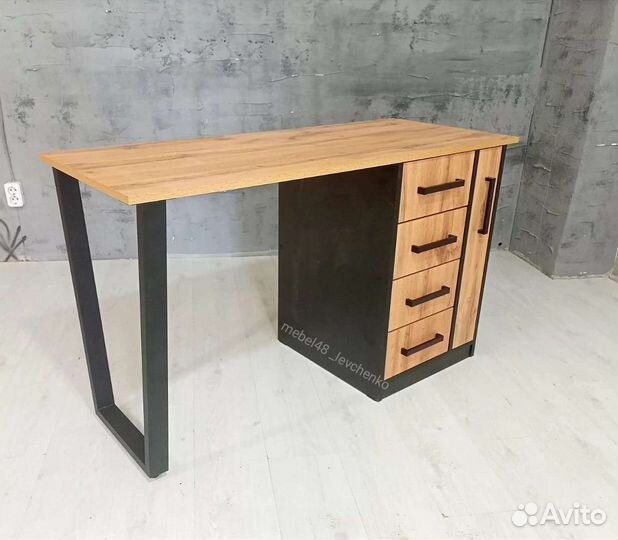 Маникюрный стол лофт