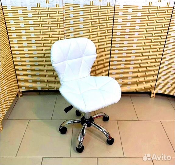 Стул мастера педикюра