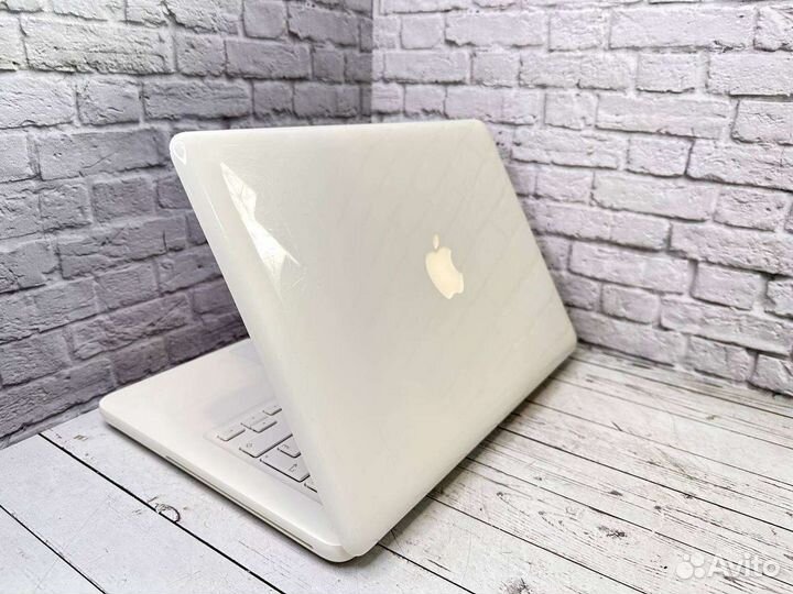 Apple MacBook 13 Mid