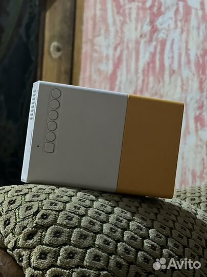 Мини проектор мультимедийный для фильмов YG-300