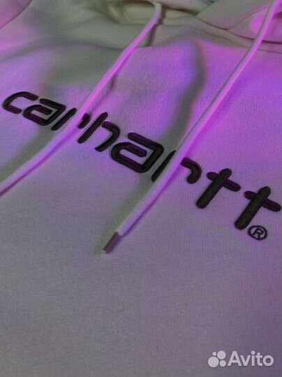 Худи Carhartt персиковый на руках