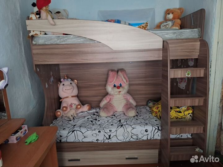 Кровать двухьярусная