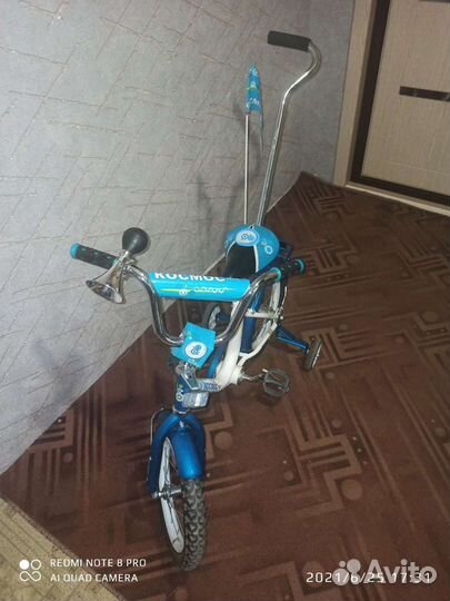 Детский велосипед с ручкой