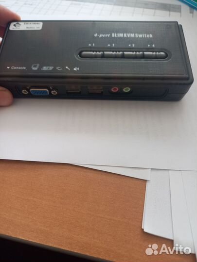4-портовый переключатель KVM