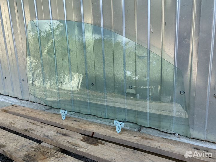 Стекло передней правой двери Nissan Qashqai +2