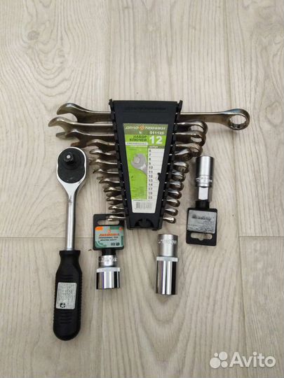 Набор ключей и головок с трещеткой