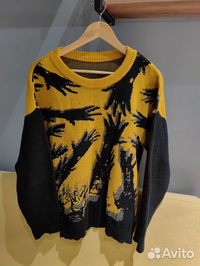 Свитер желтый