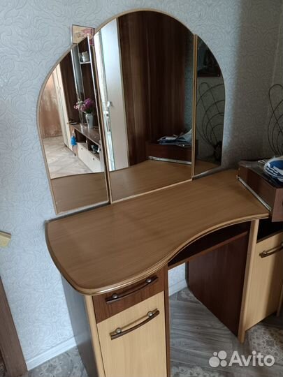 Трюмо с зеркалом бу