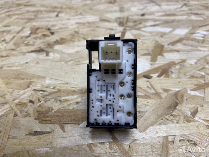 Кнопка стеклоподъемника Toyota Land Cruiser Prado