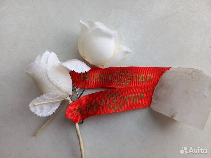 Значок-роза 