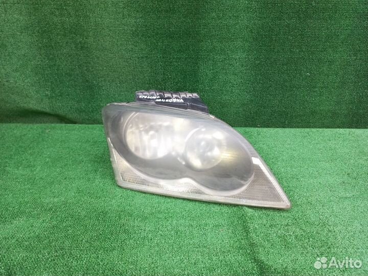 Фара правая Chrysler Pacifica