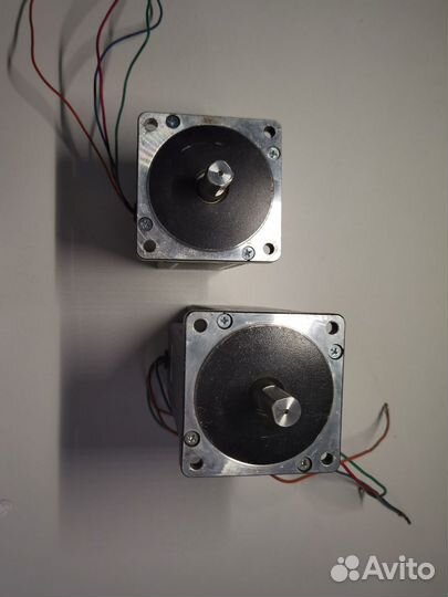 Шаговый двигатель