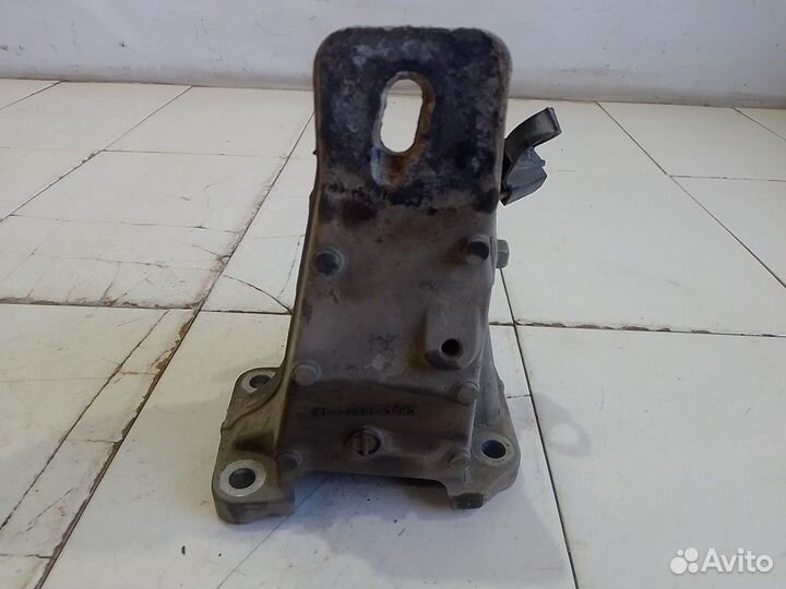 Кронштейн опоры двигателя правый