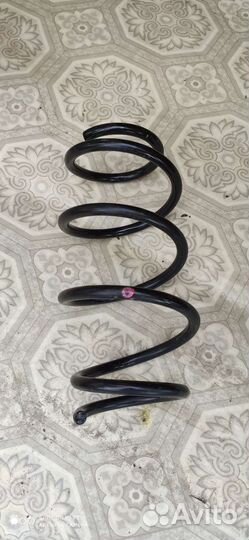 Пружина передняя