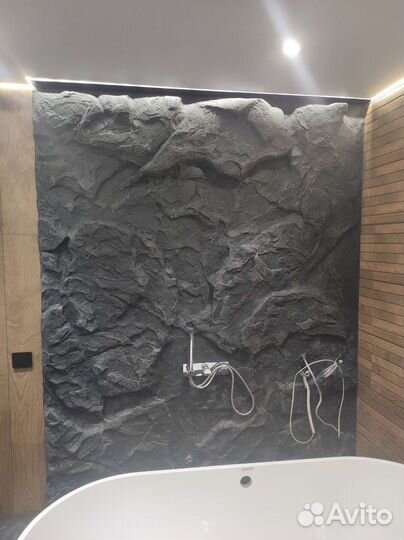 Скала в интерьере. Барельеф