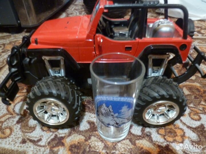 Машинка джип на управлении