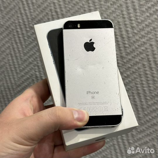iPhone SE, 32 ГБ