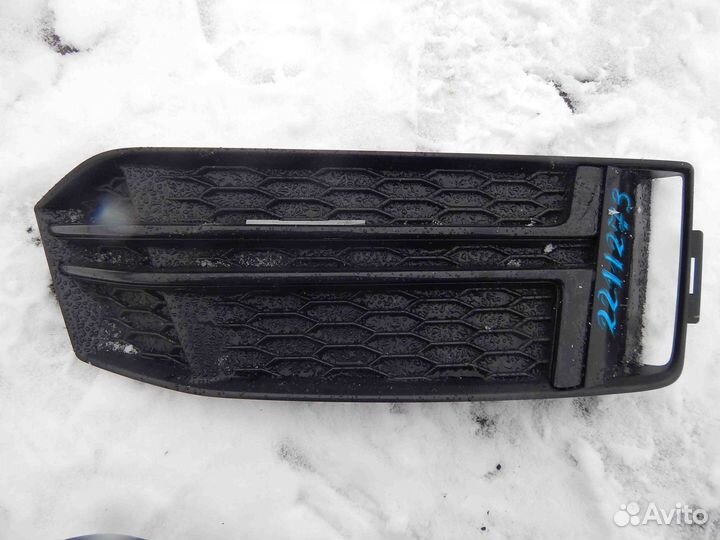 Рамка фары противотуманной правой Audi A4 B9 (2015