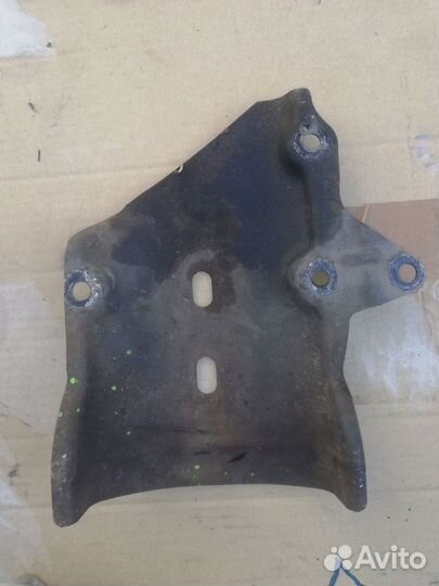 Кожух шкива компрессора Ford Focus