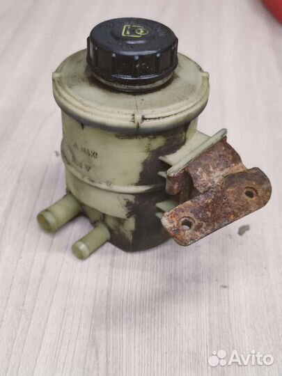 Бачок гур Renault Logan, Sandero, Largus