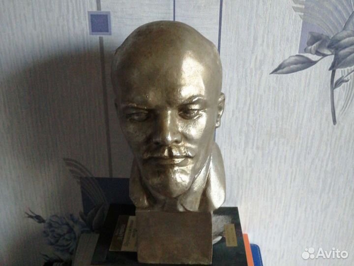 Бюст ленина