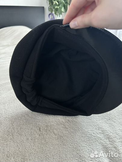 Берет женский с козырьком