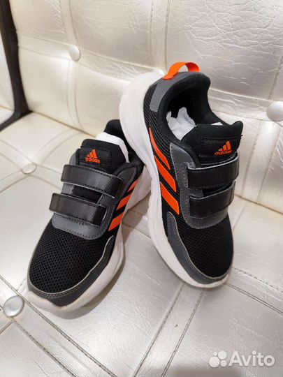 Кроссовки adidas 31