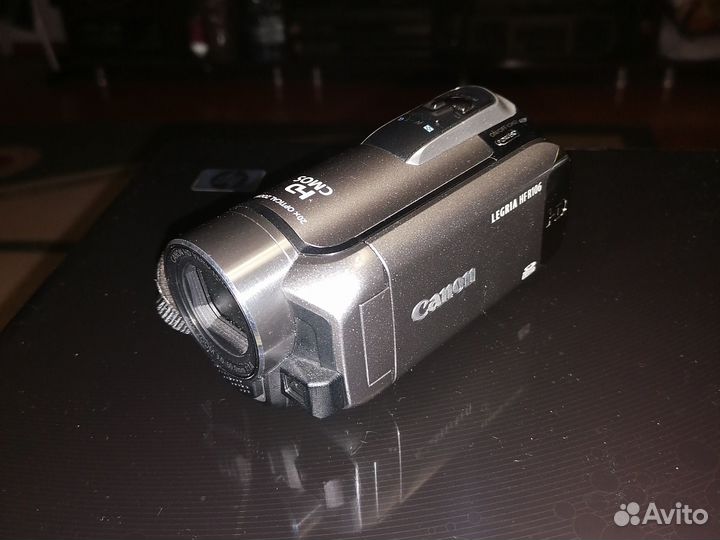 Видеокамера canon legria Full HD