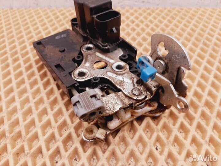 Передний правый замок двери Chevrolet Lacetti