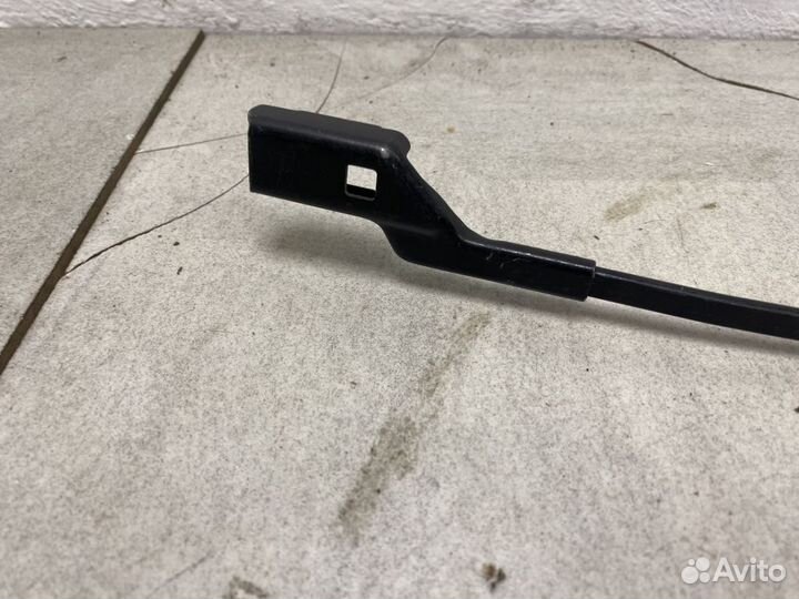 Поводок стеклоочистителя передний