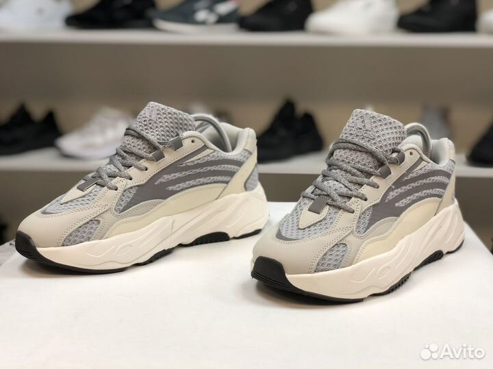 Кроссовки Adidas yeezy 700 v2