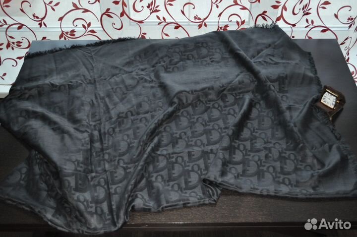 Dior. палантин